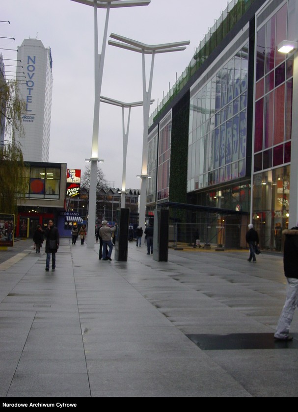 image.from.unit.number "Warszawa. Pasaż Wiecha. Wystawa "Ściana Wschodnia czyli spacerkiem po Pasażu Wiecha""