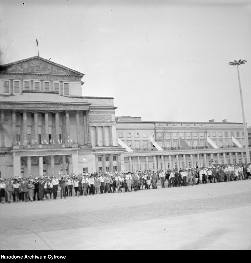 image.from.unit.number "Odsłonięcie Pomnika Bohaterów Warszawy (Nike) na pl. Teatralnym w Warszawie"
