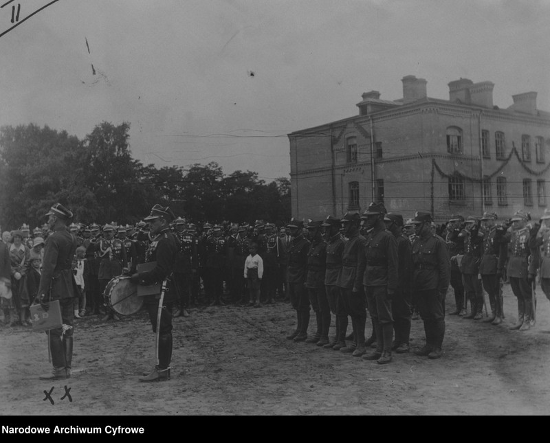 image.from.unit.number "Wręczenie sztandarów 44 i 45 pułkom piechoty"