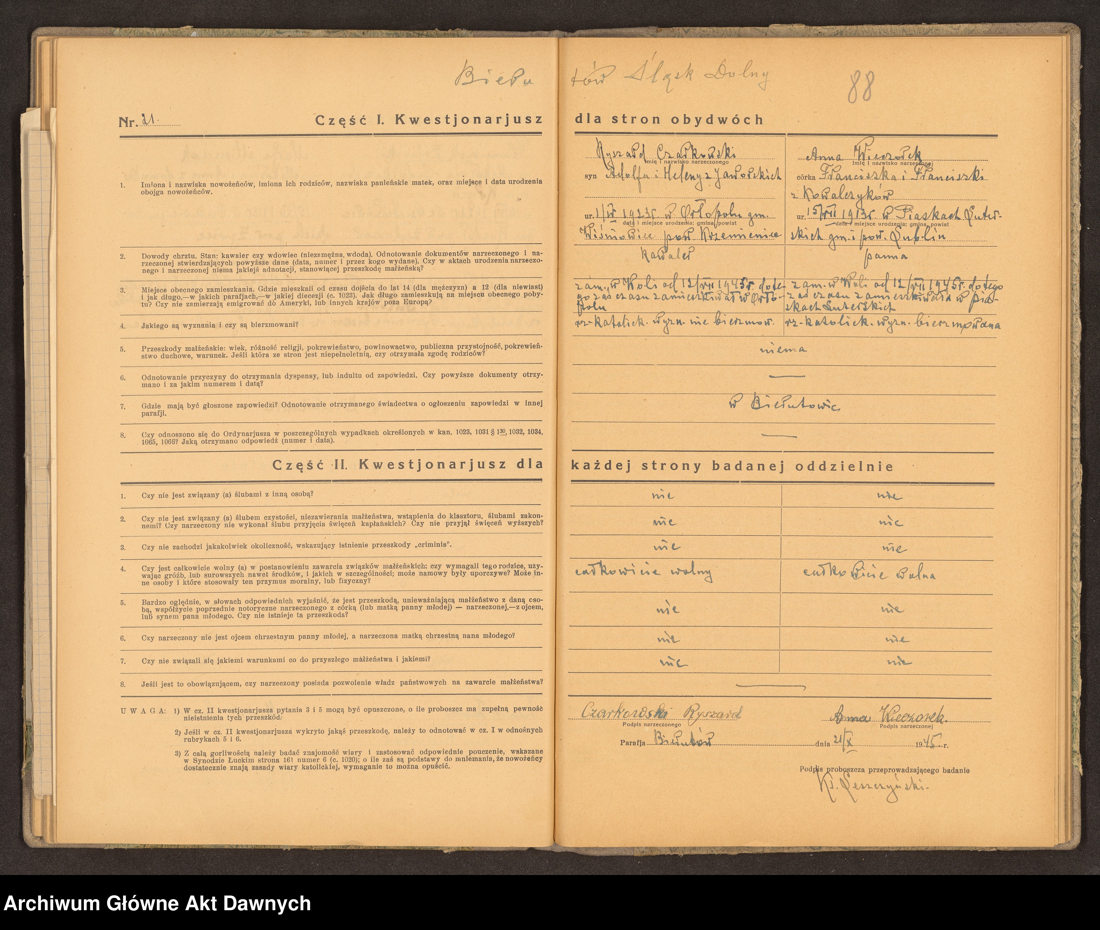 Skan z jednostki: Parafia: Warkowicze. Dekanat: Dubno. Księga egzaminów przedślubnych złożonych w parafii.