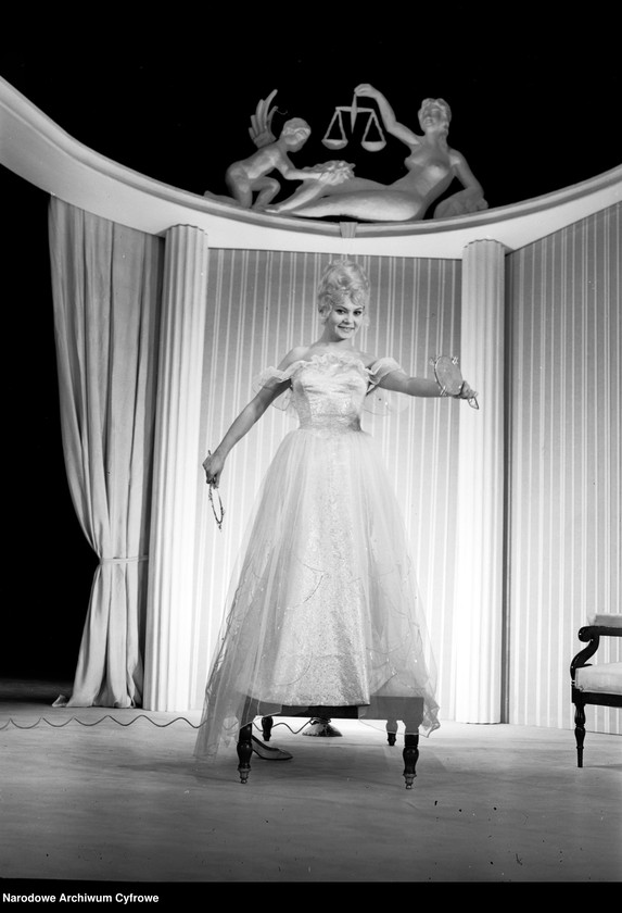 image.from.unit.number "Warszawa. Teatr Powszechny - sztuka "Dla miłego grosza""