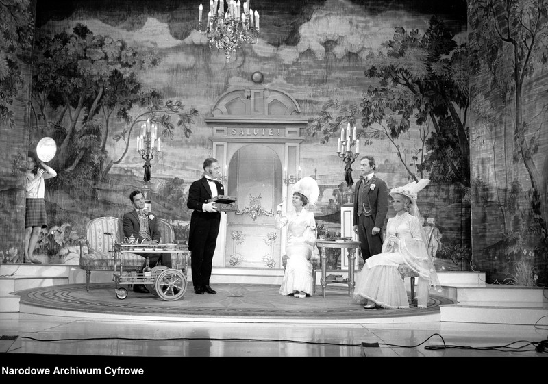 image.from.unit.number "Warszawa. Teatr Syrena - sztuka "Lord z walizki""