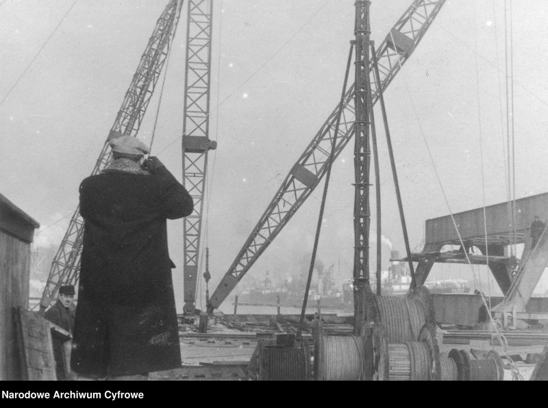 image.from.unit.number "Urządzenia portowe w Gdańsku"