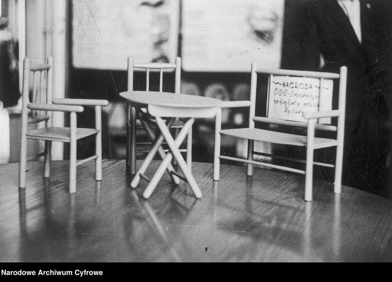 image.from.unit.number "Wystawa nagród centralnych zarządów przemysłowych na konkursy prasowe w Warszawie"