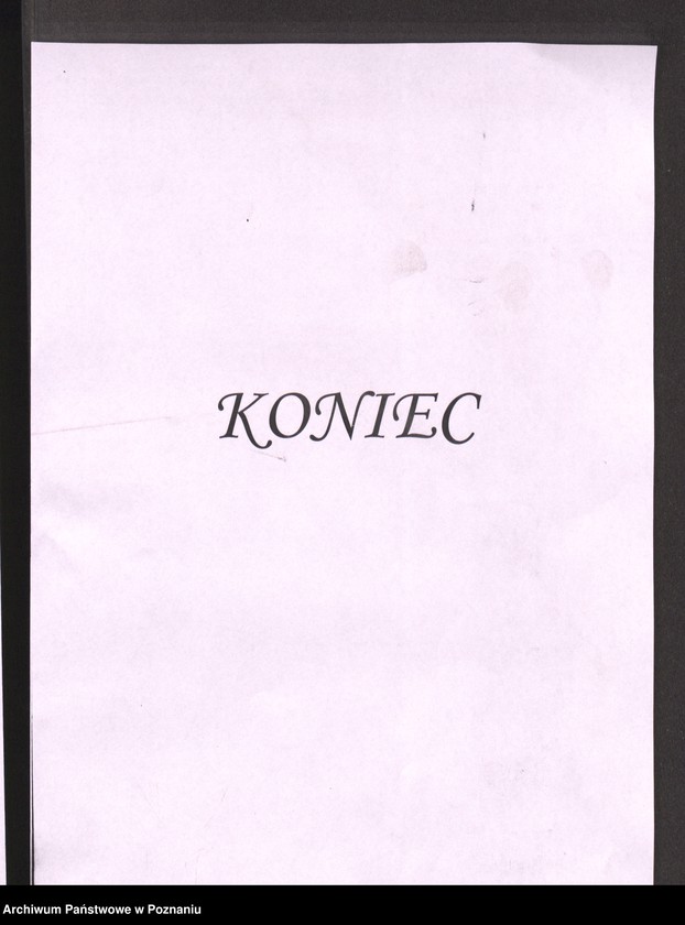 Obraz 6 z jednostki "Ćwiczenia 1 kompanii sanitarnej Towarzystwa Powstańców i Wojaków w Koźminie. W środku przed szałasem z rannymi major Siuda."
