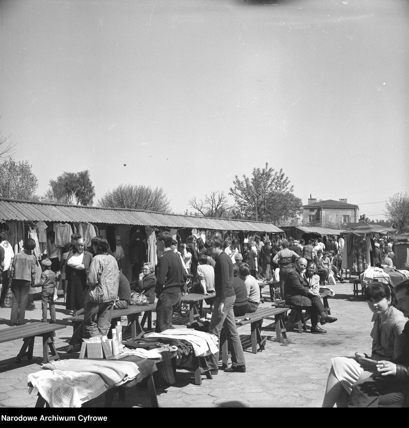 image.from.unit.number "Bazar przy ul. Paderewskiego w Rembertowie"