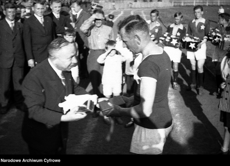 image.from.unit.number "Jubileusz 25 lecia Towarzystwa Sportowego Wisła Kraków"