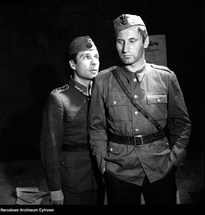 image.from.unit.number "Warszawa. Teatr Powszechny - sztuka "Kolumbowie rocznik 20""