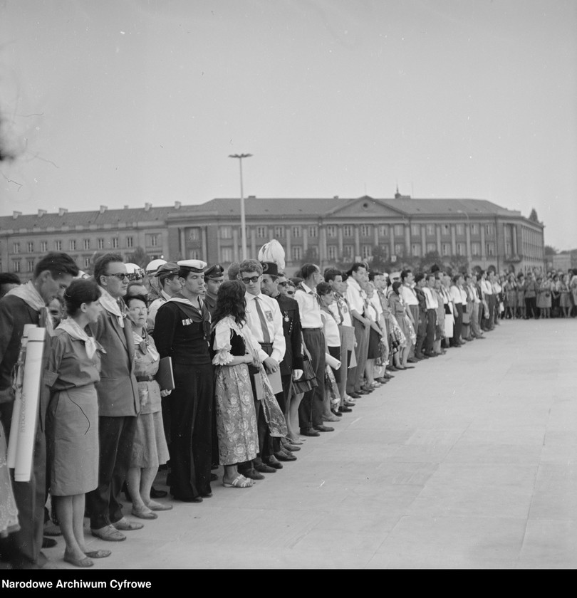 image.from.unit.number "Odsłonięcie Pomnika Bohaterów Warszawy (Nike) na pl. Teatralnym w Warszawie"
