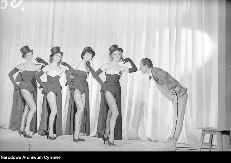 Obraz 17 z jednostki "Warszawa. Teatr Syrena - sztuka "Jim strzela pierwszy""