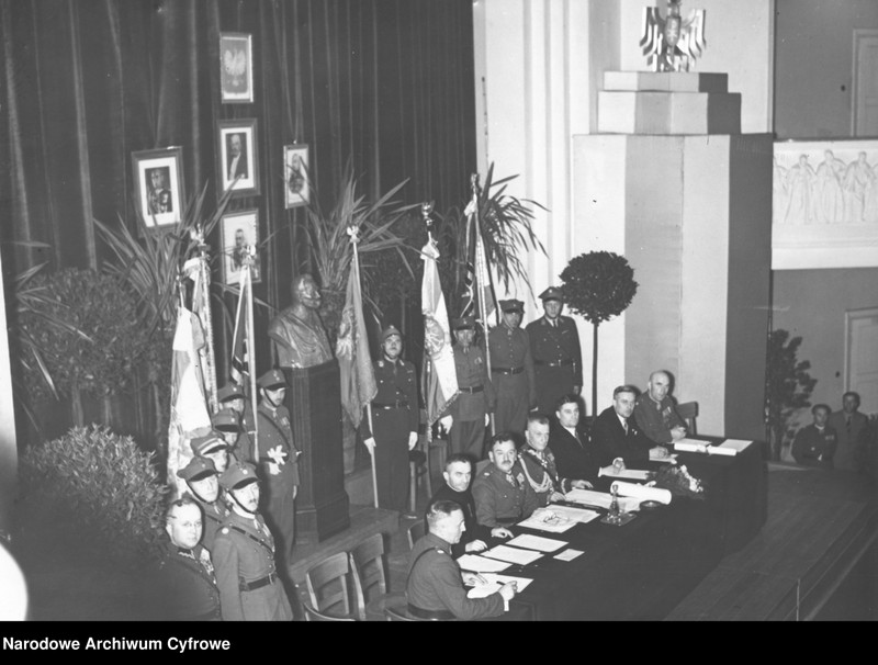 image.from.unit.number "Zjazd członków Związku byłych Ochotników Armii Polskiej w Warszawie"