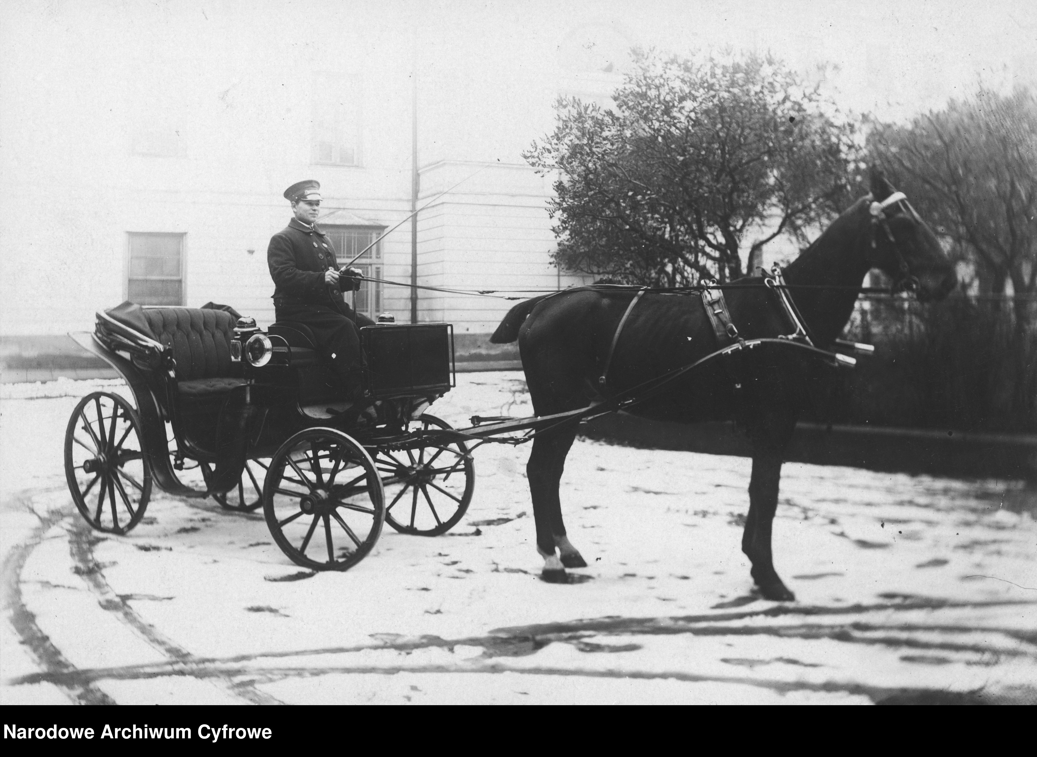 Skan z jednostki: Dorożka w Warszawie