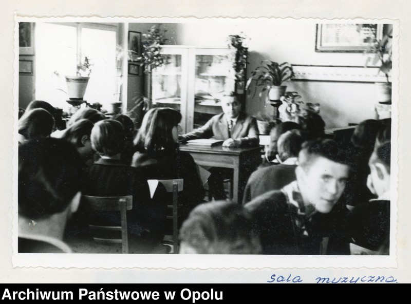 Obraz 3 z kolekcji "Kroniki Liceum Pedagogicznego w Kluczborku111"