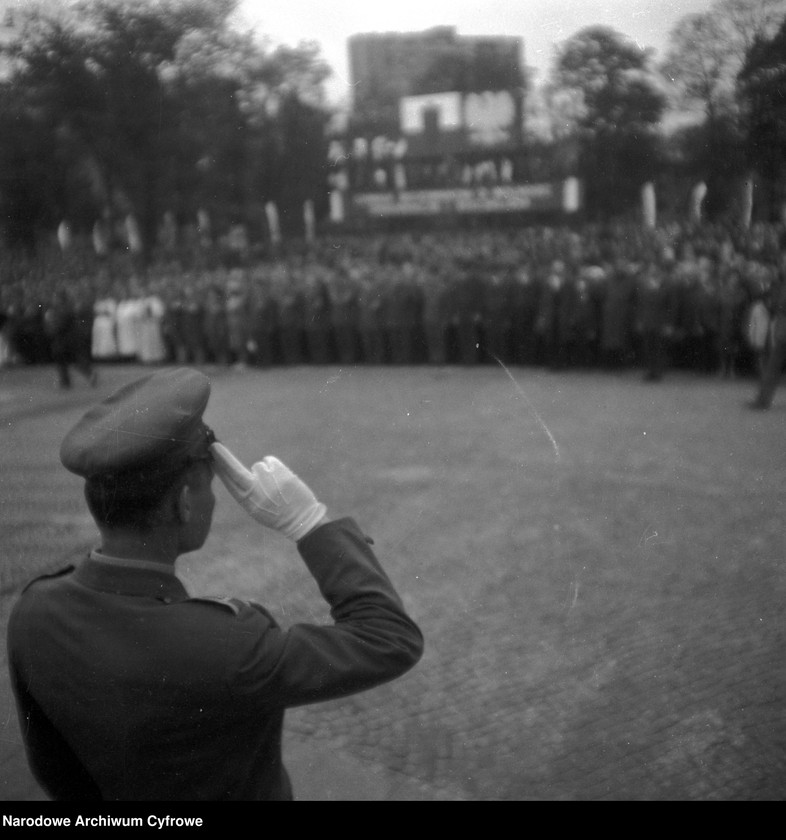 Obraz 11 z jednostki "Uroczystości z okazji 50. rocznicy wybuchu I powstania śląskiego pod pomnikiem Powstańców Śląskich w Katowicach"
