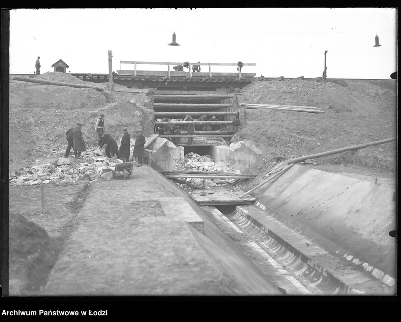 Obraz 1 z jednostki "Regulacja Karolewski, budowa mostu kolejowego na trasie Łódź - Pabianice"