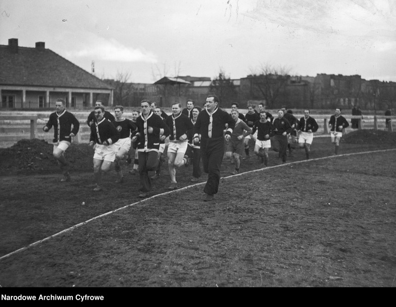 image.from.unit.number "Trening piłkarzy Polonii Warszawa na stadionie Polonii przy ul. Konwiktorskiej 6 w Warszawie"