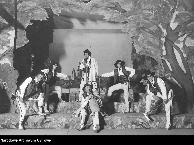 Obraz 2 z jednostki "Przedstawienie "Krakowiacy i górale" w Teatrze Popularnym w Krakowie"