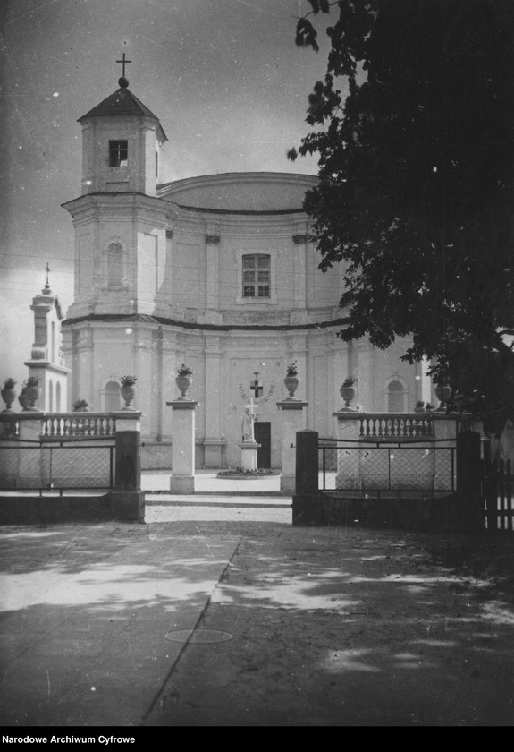 Obiekt Widok ogólny kościoła od frontu. z jednostki Pojezuicki kościół parafialny we Włodzimierzu Wołyńskim 