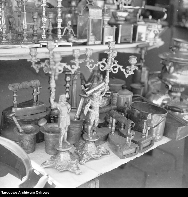 image.from.unit.number "Bazar przy ul. Paderewskiego w Rembertowie"