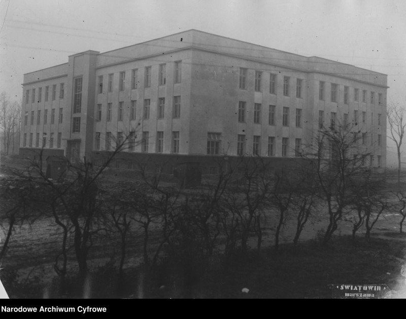image.from.unit.number "Instytut Radowy im. Marii Skłodowskiej-Curie przy ul. Wawelskiej w Warszawie"