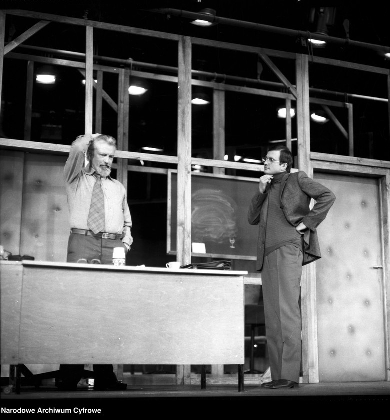 Obraz 18 z jednostki "Warszawa. Teatr Nowy - sztuka "A deszcz ciągle pada""