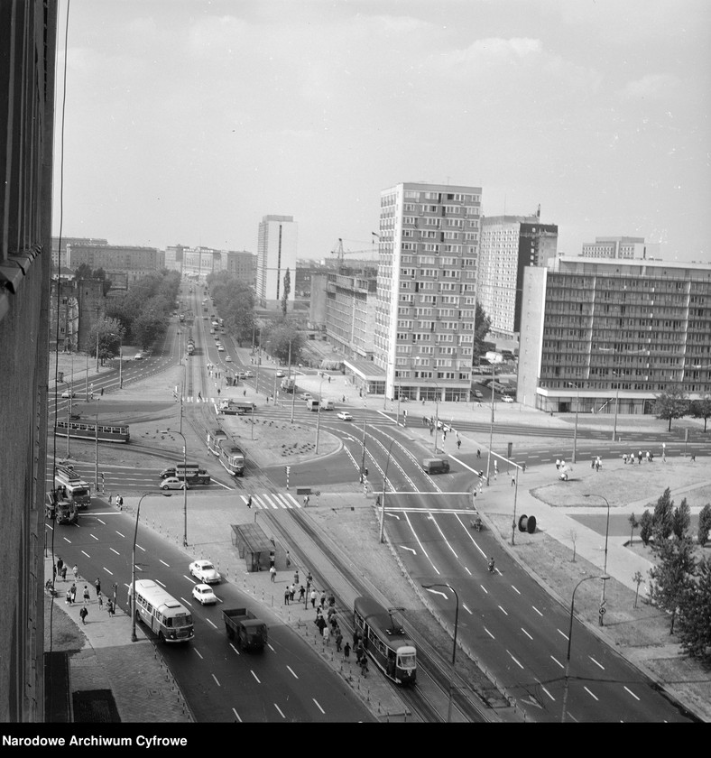 image.from.unit.number "Ulica Juliana Marchlewskiego (ob. al. Jana Pawła II) w Warszawie"