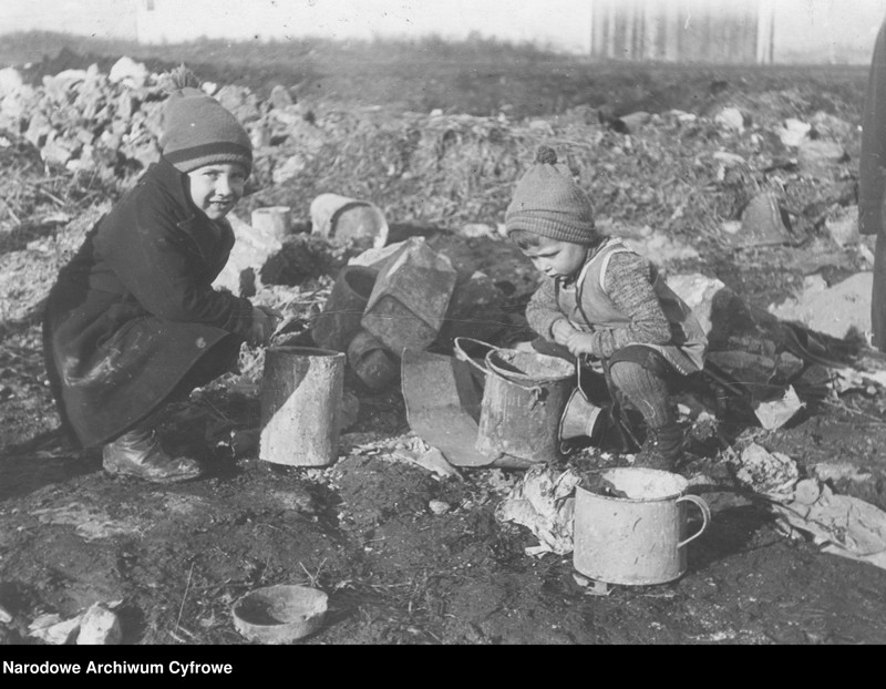 Obraz 1 z jednostki "Dzieci na wysypisku śmieci"