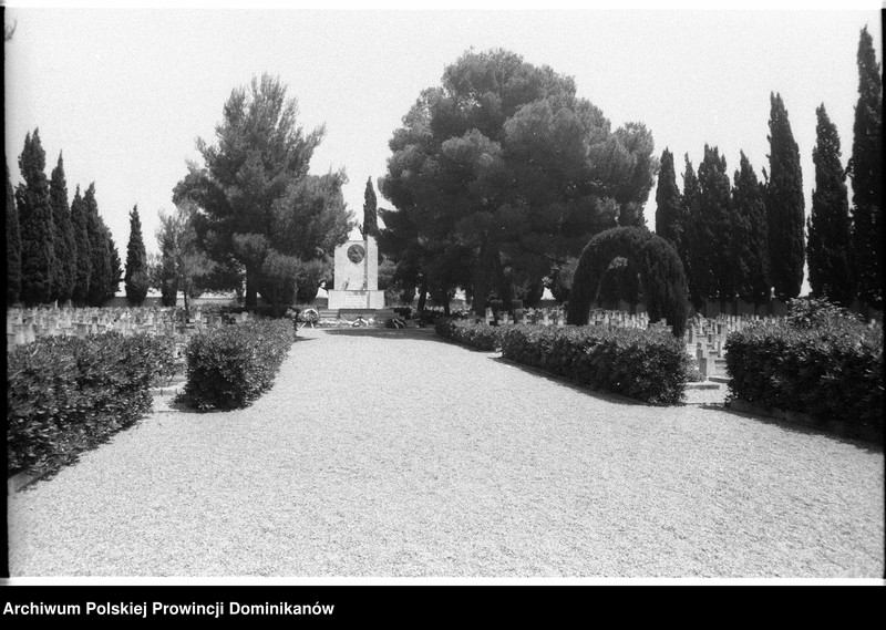 image.from.unit.number "Włochy. Polskie cmentarze wojenne w Casamassima i Loreto"