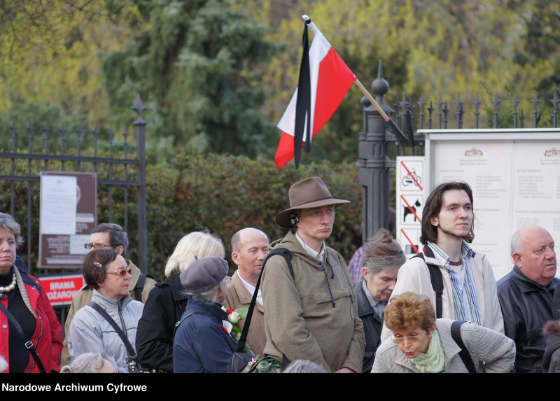 image.from.unit.number "Szósty dzień żałoby narodowej w Warszawie po katastrofie lotniczej w Smoleńsku"