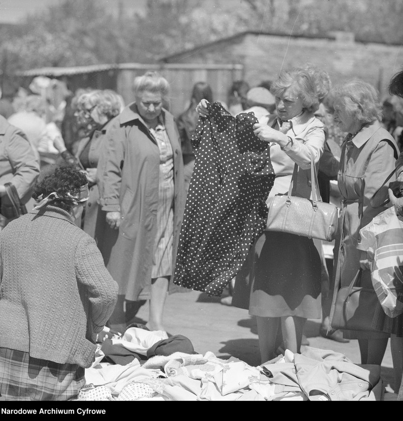 image.from.unit.number "Bazar przy ul. Paderewskiego w Rembertowie"