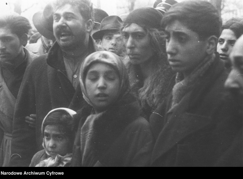 Obraz 12 z jednostki "Pogrzeb przywódcy narodu cygańskiego Matejasza Kwieka"