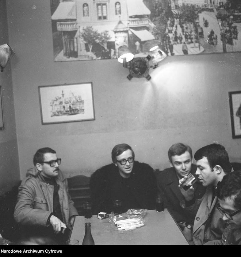 image.from.unit.number "Winiarnia „U Hopfera” w Warszawie przy ul. Krakowskie Przedmieście 53"