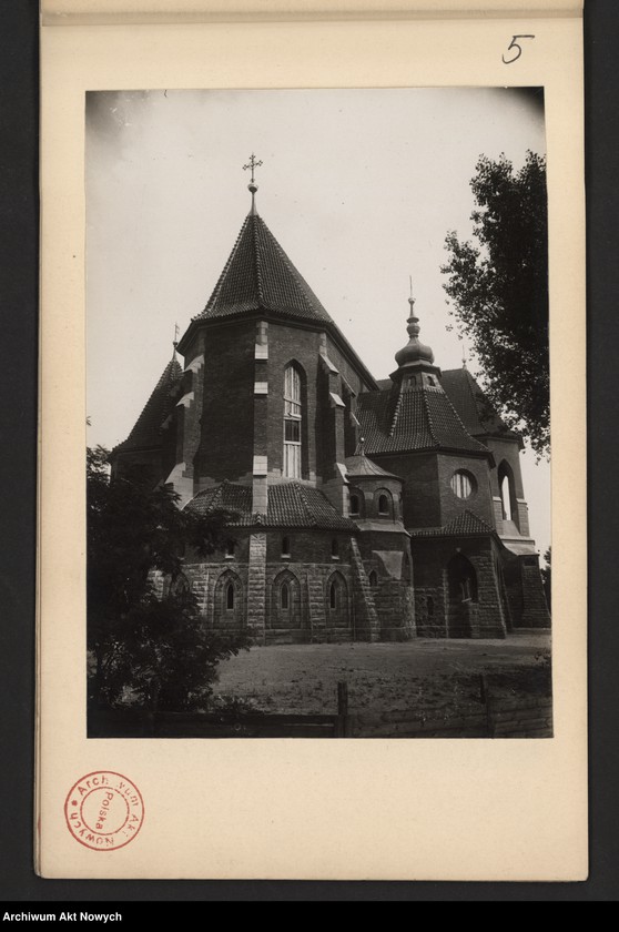 Obraz z jednostki "Kościół-pomnik w Kowlu na Wołyniu. Stan robót w dniu XI 1932 r. Album z fotografiami."
