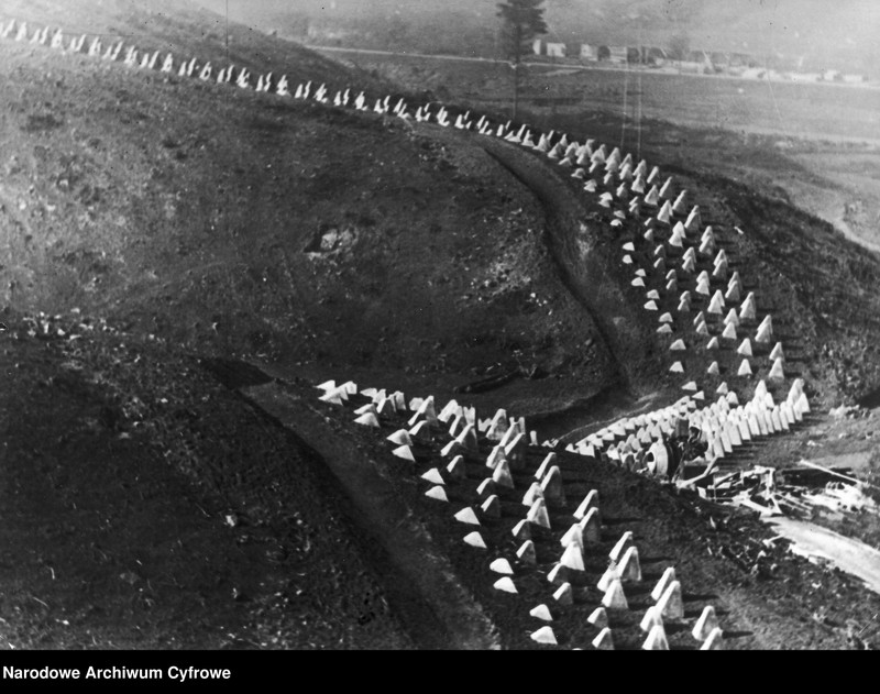 image.from.unit.number "Linia Zygfryda strefa niemieckich umocnień obronnych i fortyfikacji rozciągających się wzdłuż zachodniej granicy Niemiec"