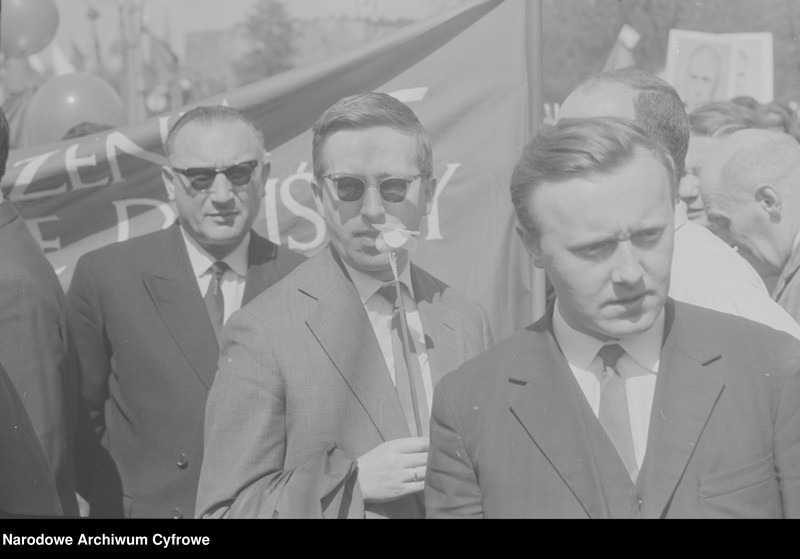 image.from.unit.number "Pochód pierwszomajowy w Warszawie"