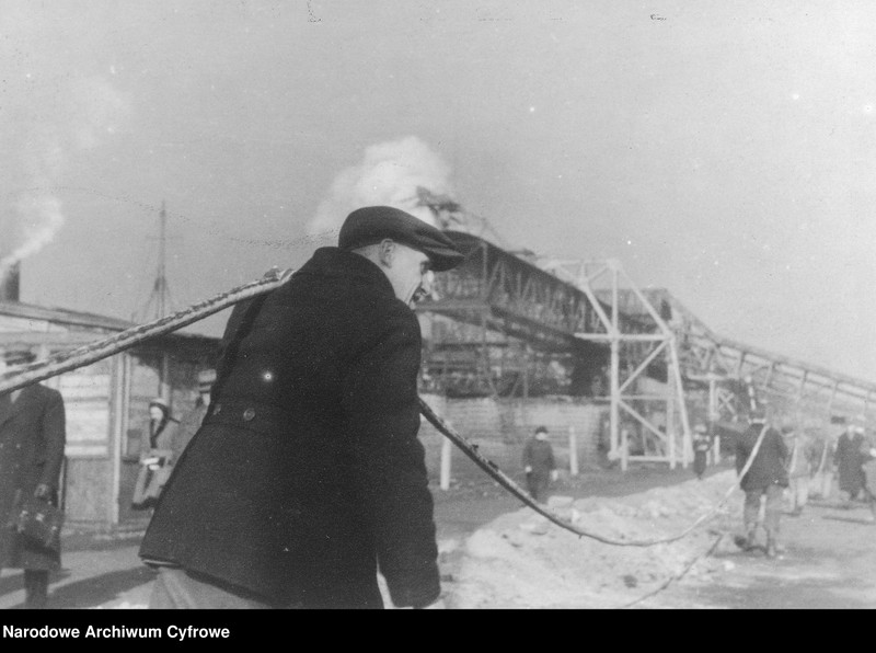 image.from.unit.number "Urządzenia portowe w Gdańsku"