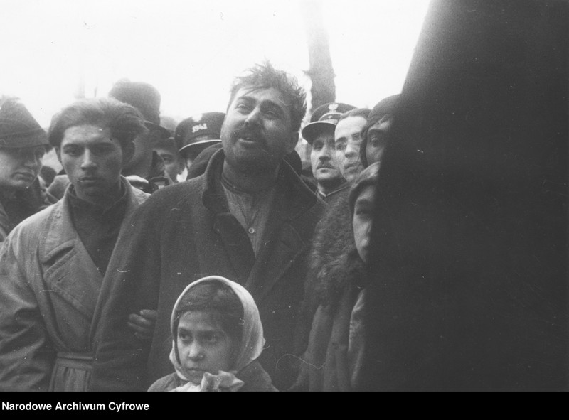 Obraz 14 z jednostki "Pogrzeb przywódcy narodu cygańskiego Matejasza Kwieka"