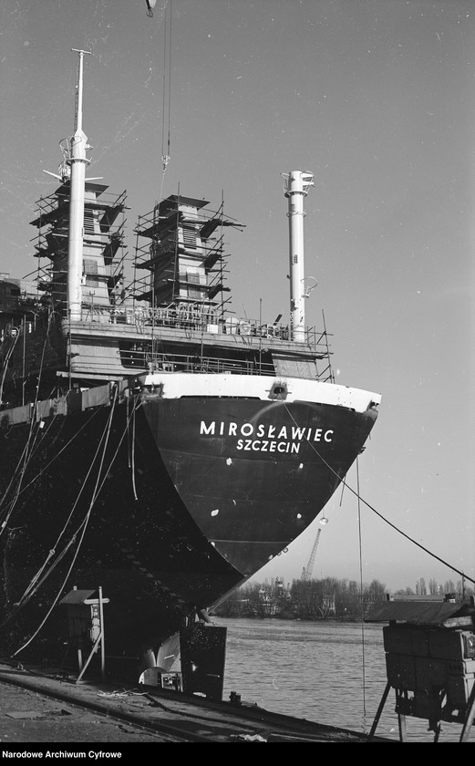 image.from.unit.number "Stocznia Szczecińska im. Adolfa Warskiego"