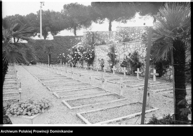 image.from.unit.number "Włochy. Polskie cmentarze wojenne w Casamassima i Loreto"