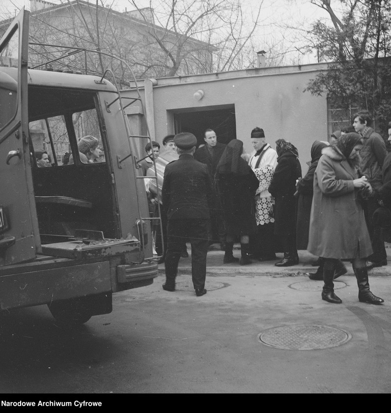 Obraz 5 z jednostki "Pogrzeb działacza Zjednoczonego Stronnictwa Ludowego w Warszawie"