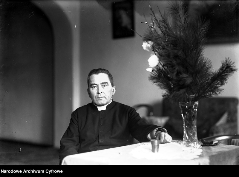 image.from.unit.number "Stanisław Rospond"