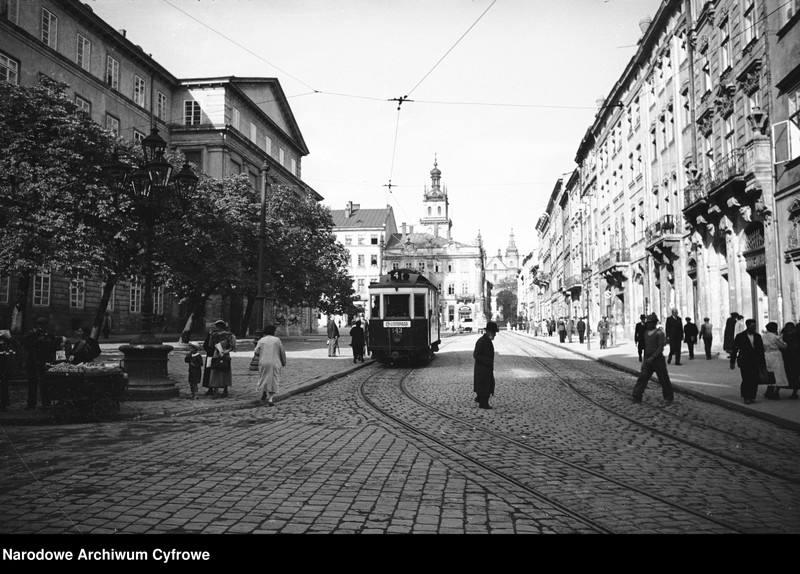 Obiekt Ulica w mieście. Widoczny tramwaj linii 4 jadący w kierunku ul. 29 Listopada. z jednostki Lwów