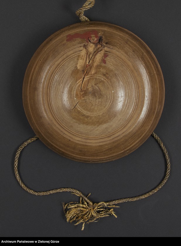 image.from.unit.number "Rudolf II cesarz ustanawia nowy herb dla miasta Żagania, określa jego barwy, nadaje również nową pieczęć i zezwala na używanie przez władze czerwonego wosku."