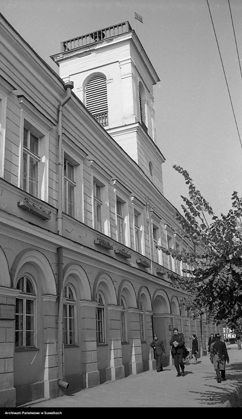 image.from.unit.number "Ratusz w Suwałkach przy ulicy Kościuszki."