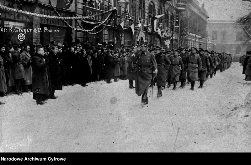 image.from.unit.number "Uroczystość zaprzysiężenia wojsk powstańczych i wręczenie chorągwi 1 Pułku Strzelców Wielkopolskich"