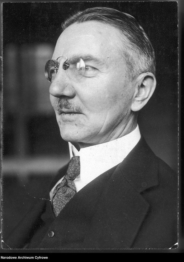 image.from.unit.number "Hjalmar Schacht"