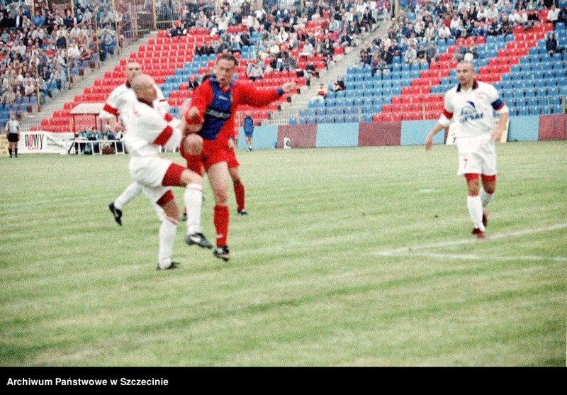 image.from.unit.number "Mecz piłki nożnej Pogoń Szczecin-Łódzki Klub Sportowy 2 sierpnia 1998 roku (1:1)"
