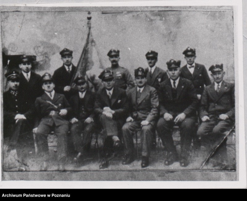 Obraz 5 z jednostki "Grupa powstańców z Budzynia (okres międzywojenny)"