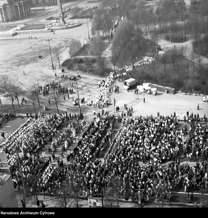 Obraz 15 z jednostki "Obchody 1 Maja w Warszawie"