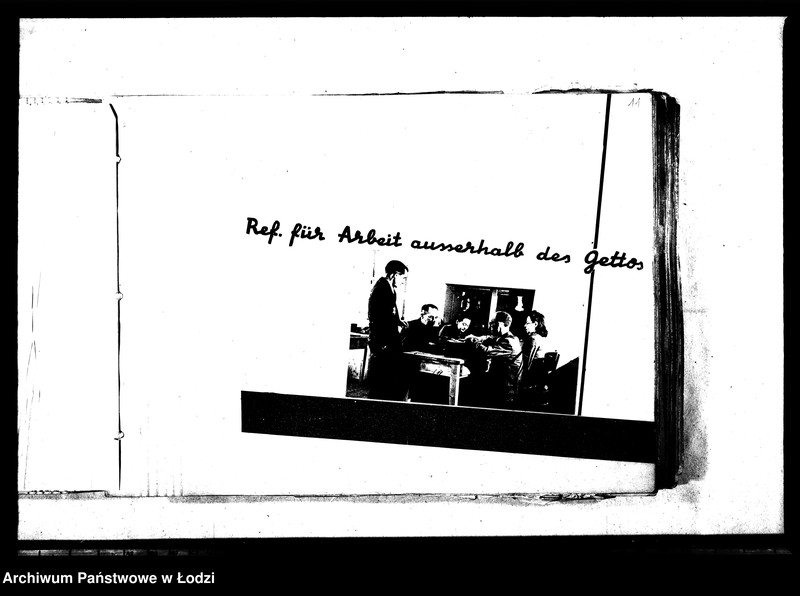 Obraz 15 z jednostki "[Album Arbeisamtu - Wydziału Pracy. Pracownicy wydziałów, graficzne przedstawienie schematu organizacji, używane druki, objaśnienia historyczne, rozbiórki domów]"